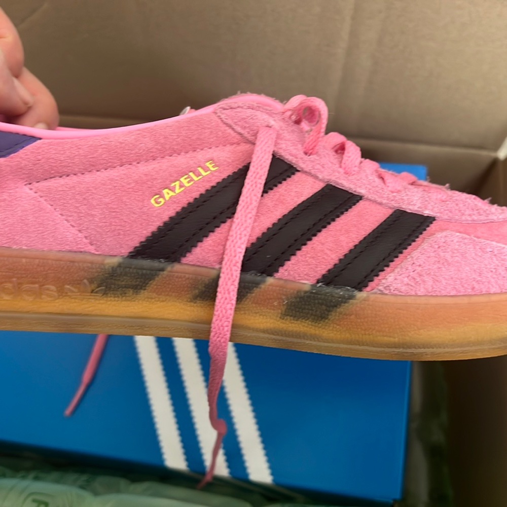 Adidas Gazelle women size US 7.5